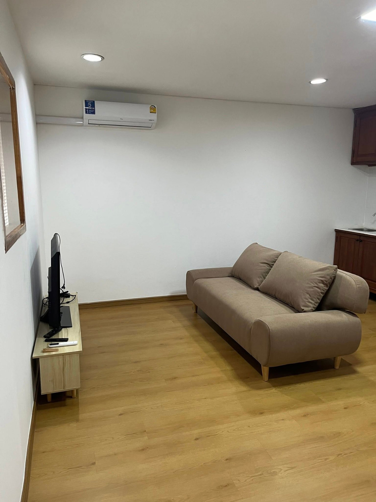บางนา คอมเพล็กซ์ เรสซิเดนเชียล / Bangna Complex Residential Loading...