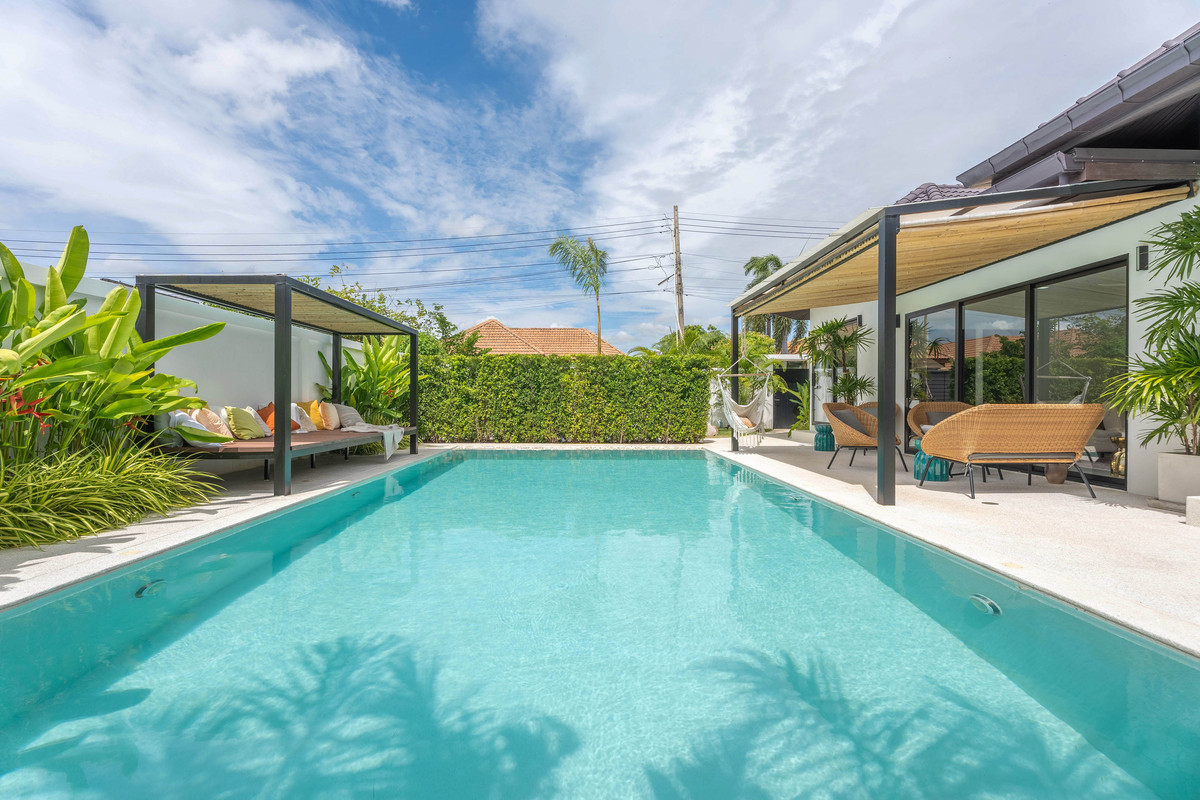 Luxury Designer Pool Villa in Pattaya – Fully Renovated, Ready to Move In, Perfect for Living or Investment, Size 106 sq.wah, usable area 220 sq.m, Price 15.8 MBaht Loading...