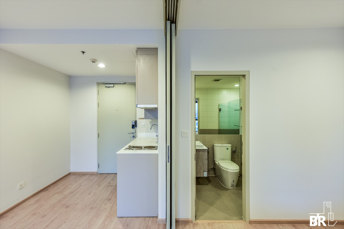 🔥🔥HOT FOR SALE🔥🔥Good location condo IDEO Q Rachatewi (1 bed 33.75 sqm) 💰5.3MB.💰 BY KOY 082-5536236 Loading...