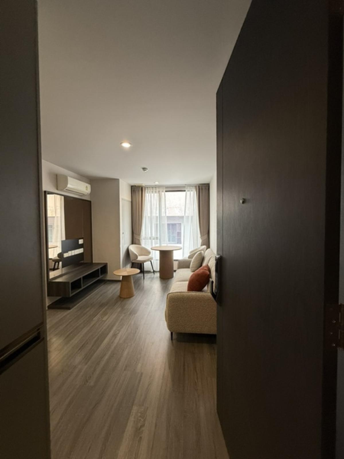 For RentCondoSukhumvit, Asoke, Thonglor : For urgent rent, Ideo Mobi Sukhumvit 40, BTS Ekkamai, one bedroom, one bathroom, brand new room, only 23,000 baht!!