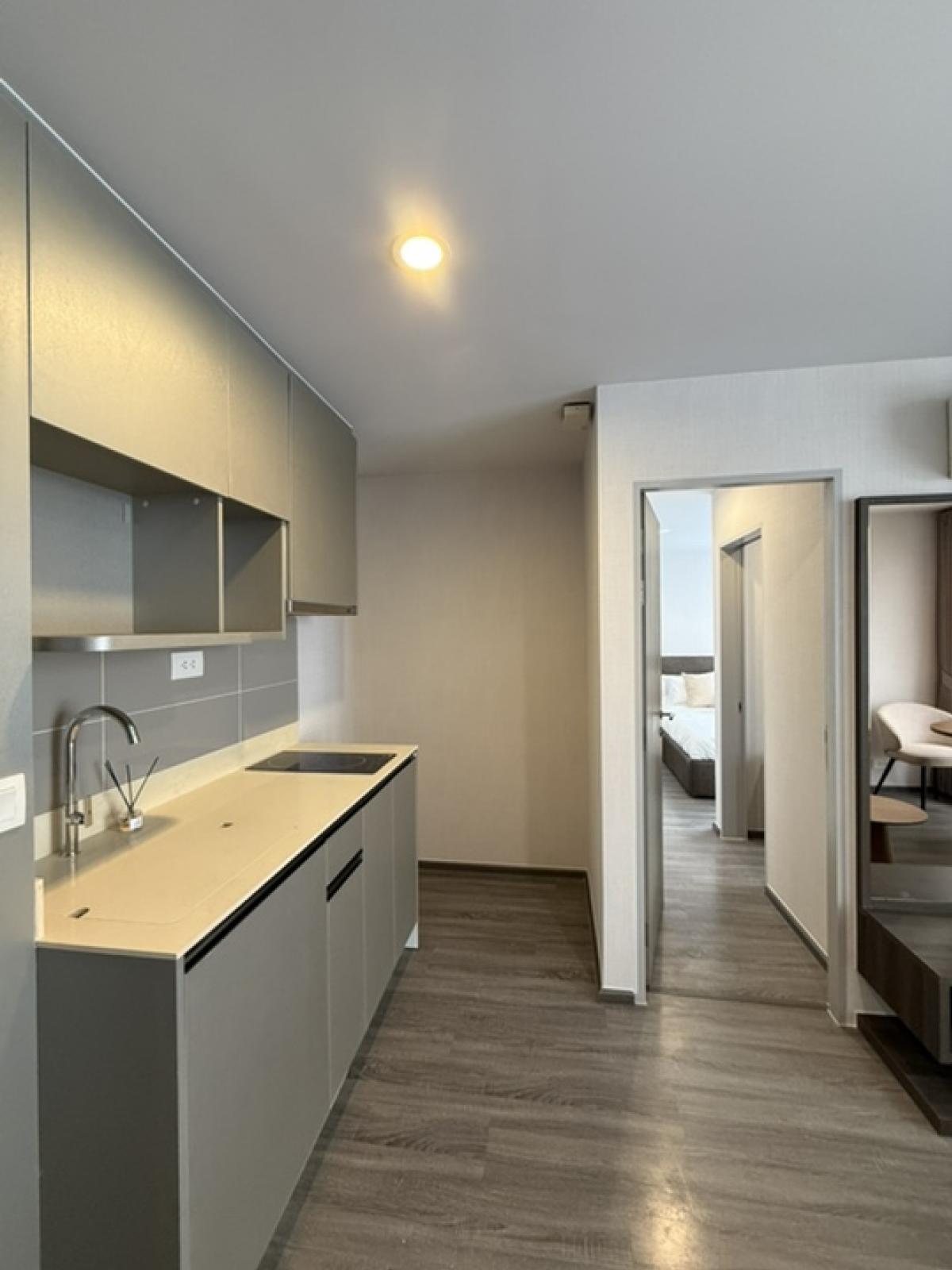 For RentCondoSukhumvit, Asoke, Thonglor : For urgent rent, Ideo Mobi Sukhumvit 40, BTS Ekkamai, one bedroom, one bathroom, brand new room, only 23,000 baht!!