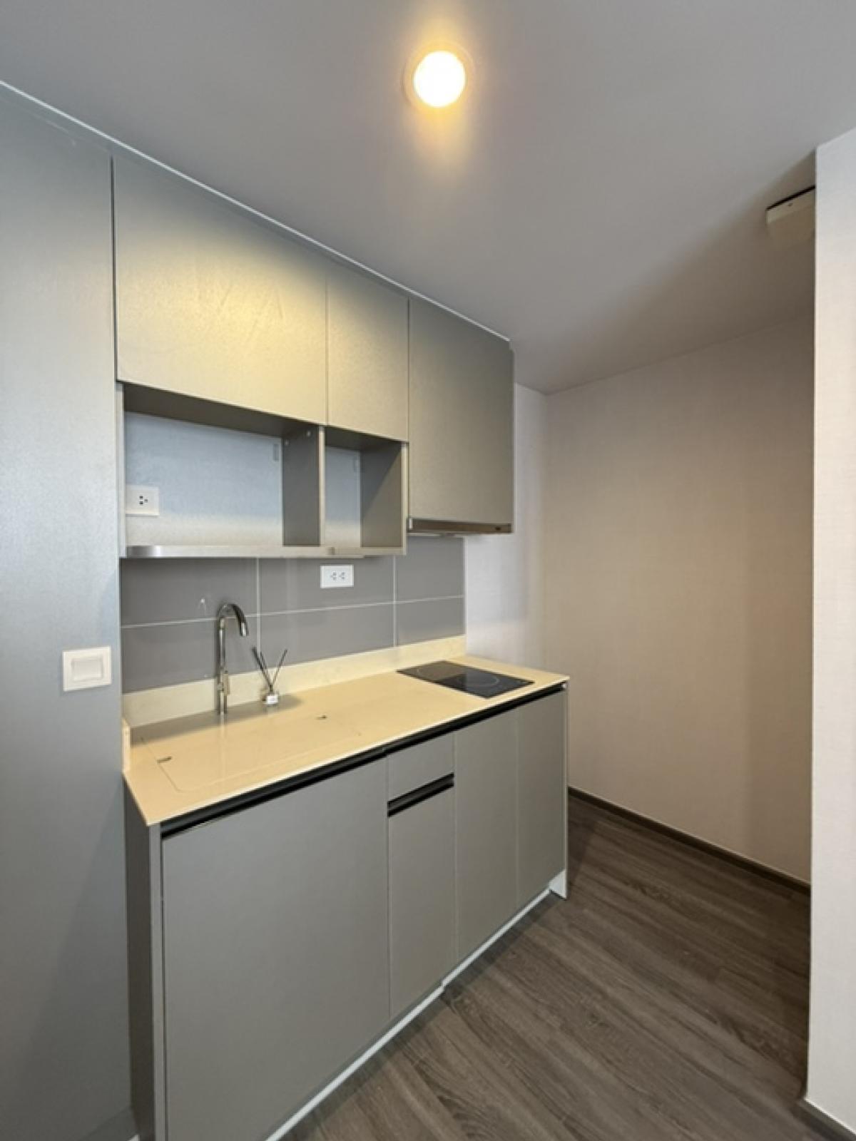 For RentCondoSukhumvit, Asoke, Thonglor : For urgent rent, Ideo Mobi Sukhumvit 40, BTS Ekkamai, one bedroom, one bathroom, brand new room, only 23,000 baht!!