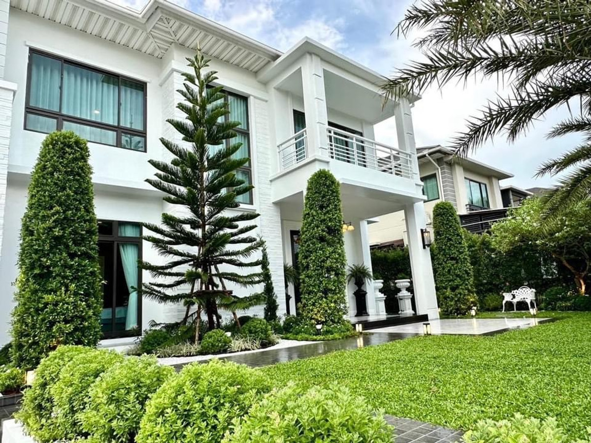 2-storey luxury house with furniture, beautifully decorated, for rent in Lat Krabang-Suvarnabhumi area. Near The Paseo Mall, Lat Krabang, only 700 meters. Loading...