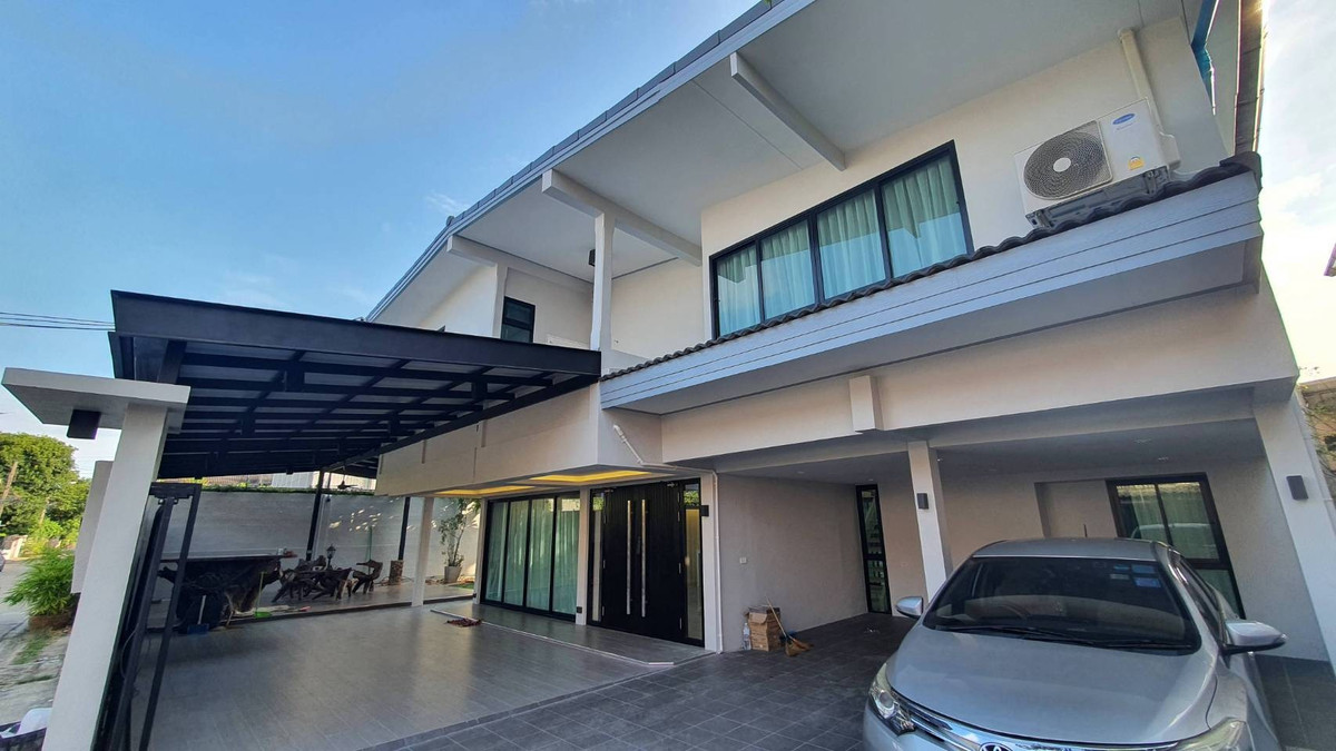 บ้านเดี่ยว 2 ชั้น รีโนเวทใหม่ สไตล์โมเดิร์น ทำเลดี ให้เช่า ย่านลาดพร้าว-โชคชัย4 ใกล้โรงพยาบาลเปาโล โชคชัย 4 เพียง 2 กม. Loading...