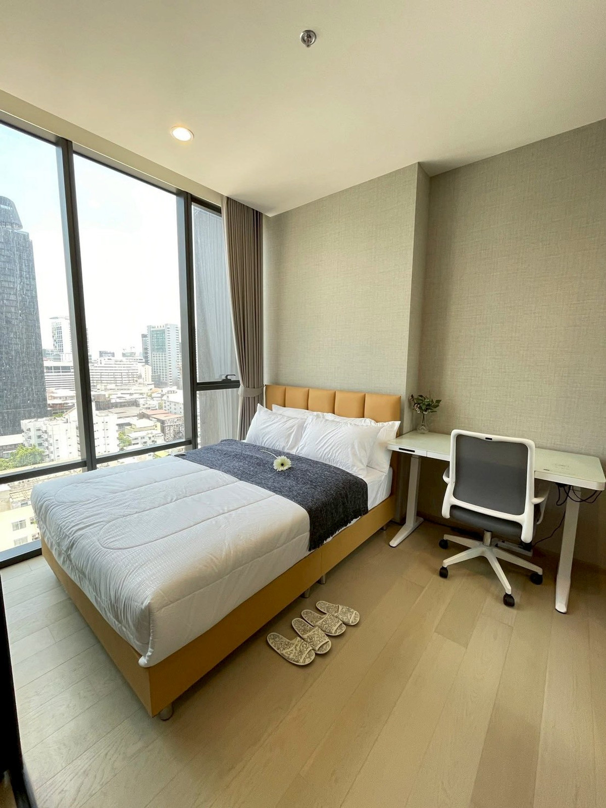 For RentCondoRatchathewi,Phayathai : ★ The Extro Phayathai-Rangnam ★ 33 sq m., 12th floor (1 bedroom, 1 bathroom), ★ near BTS Victory Monument ★ near Century Movie Plaza, Central World ★ many amenities ★ complete electrical appliances ★