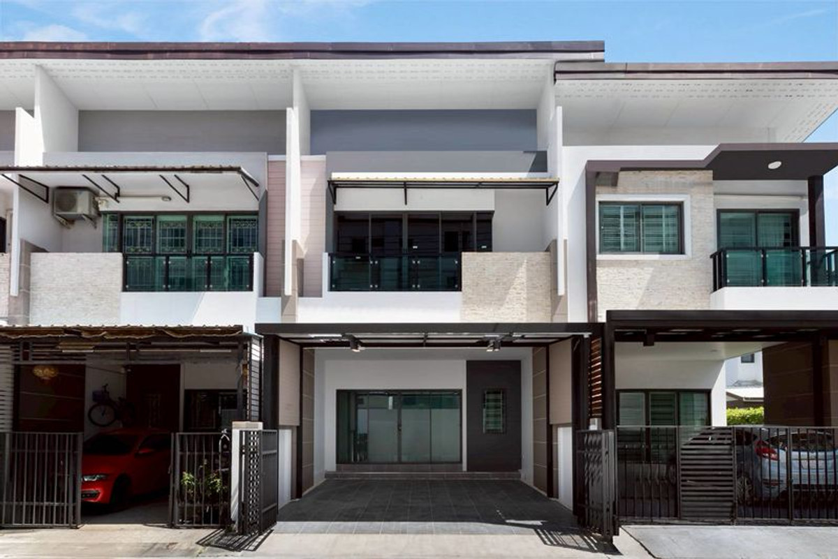 For SaleTownhomePathum Thani,Rangsit, Thammasat : 📌 Sale!!! 🏡 Townhouse Living Residence Rangsit-Ratchapruek (renovated, 4 bedrooms, in front of the house, wont hit anyone 🌈🌈🌈 )📌