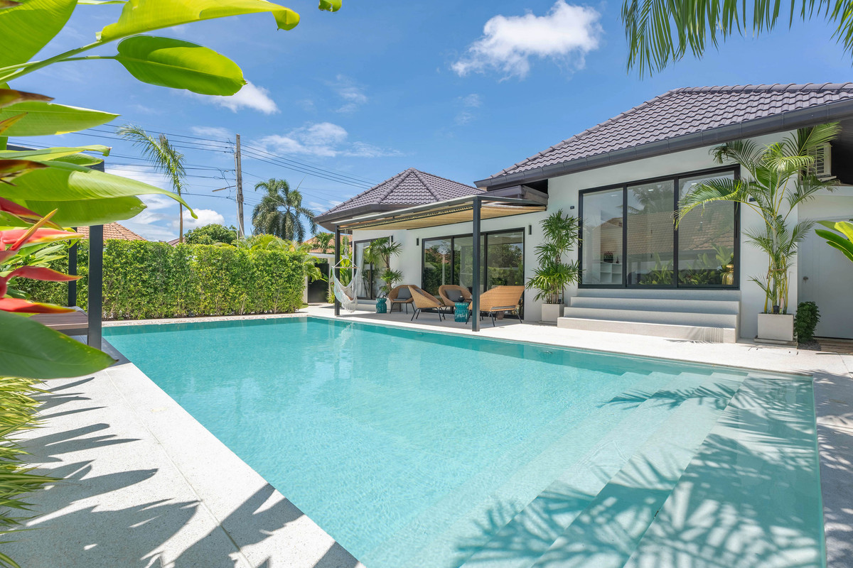 Luxury Designer Pool Villa in Pattaya – Fully Renovated, Ready to Move In, Perfect for Living or Investment, Size 106 sq.wah, usable area 220 sq.m, Price 15.8 MBaht Loading...