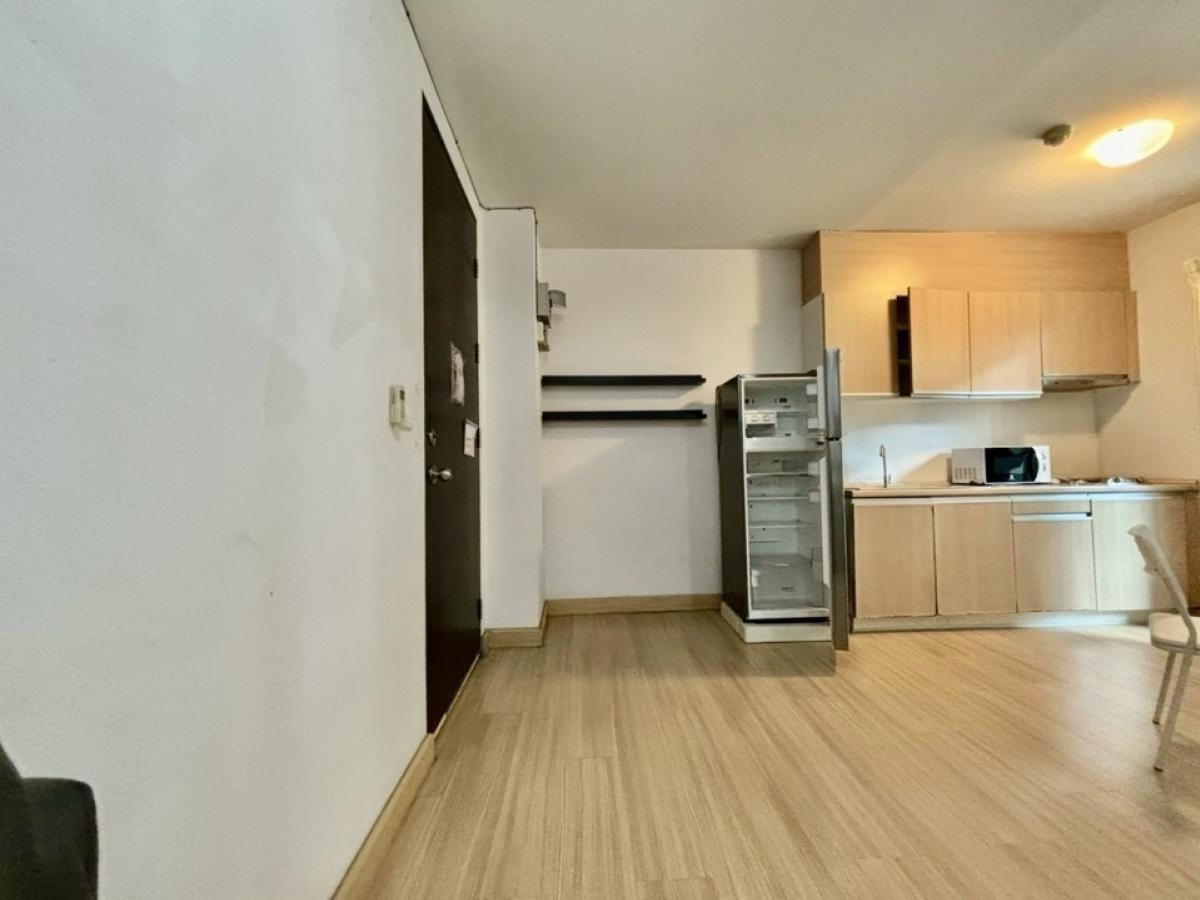 For SaleCondoPattanakan, Srinakarin : ❤️❤️For rent/sale The Parkland Srinakarin Lasan, size 40 sq m, available, ready to move in, price only 8,000 baht, selling for only 1.7 million, 4th floor, Building B, fully furnished, TV, sofa, washing machine, water heater, kitchen. Interested line @900