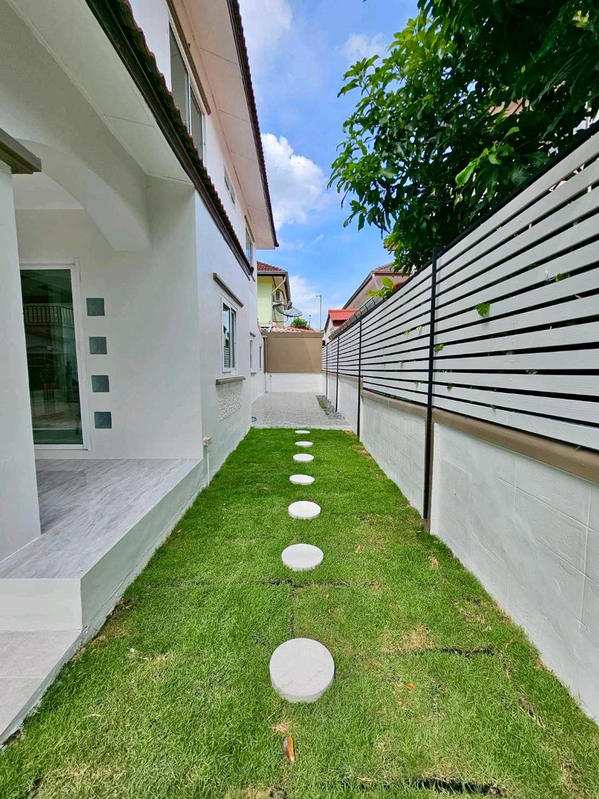 For SaleHouseNawamin, Ramindra : 2-story detached house, KC Garden Home Village 11, Nimitmai 40, Big C, Makro, Lotus, renovated and ready to move in. Free furniture Convenient travel Pink Line