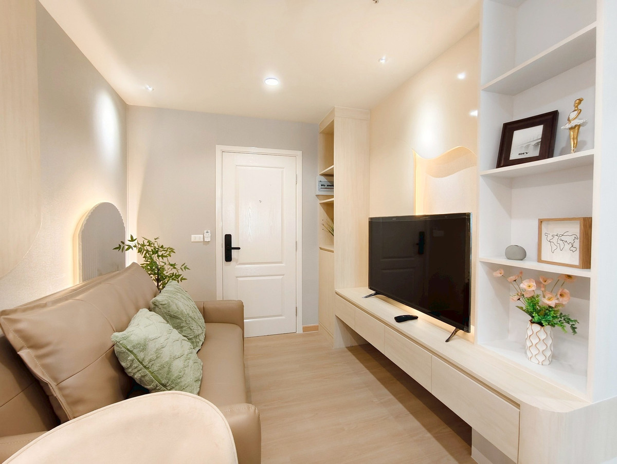 9th floor condo with furniture, beautifully decorated, for rent in Rangsit-Pathum Thani area. Near Thammasat University, Rangsit Center, only 100 meters. Loading...