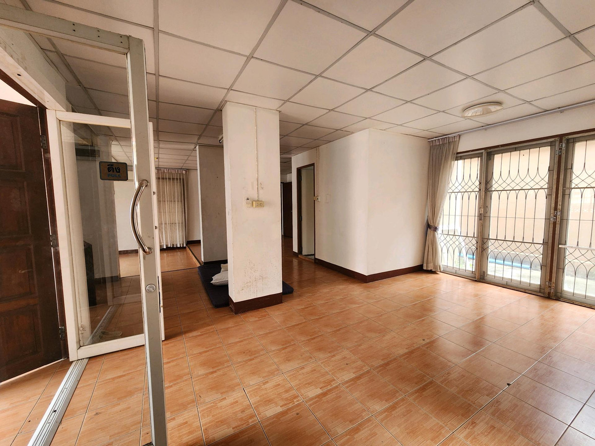 Single house for rent, Lat Phrao Soi 1, Union Mall. Loading...