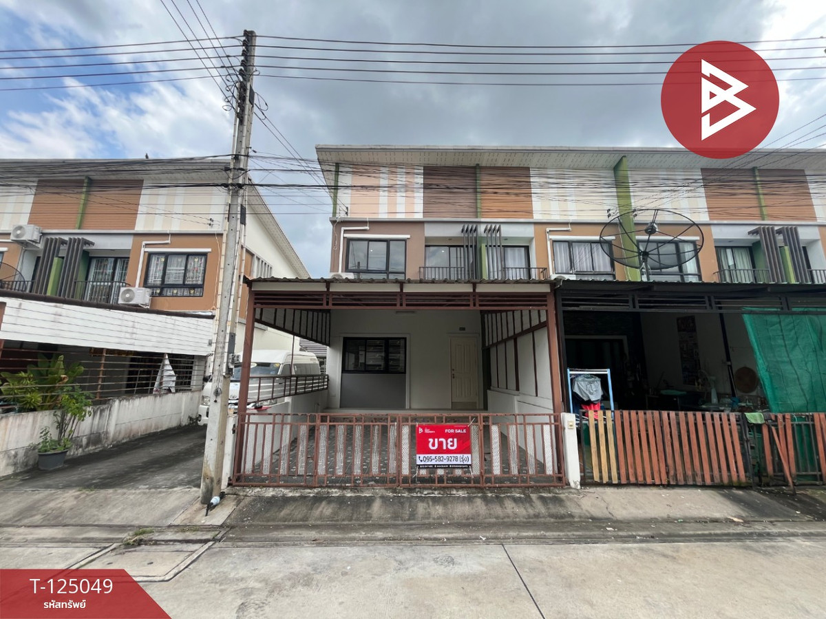 Townhouse for sale behind the edge SC Village Eastern-Bowin Chonburi Loading...