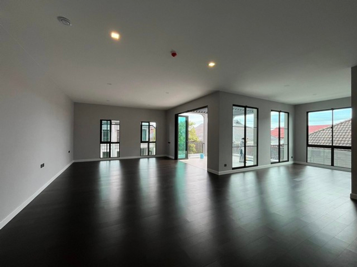 ขายบ้านปิ่นเกล้า จรัญสนิทวงศ์ : ขายบ้านเดี่ยว แกรนด์ บางกอก บูเลอวาร์ด ปิ่นเกล้า-กาญจนา ที่ดิน 190 ตารางวา พื้นที่ 817 ตร.ม. Pool villa