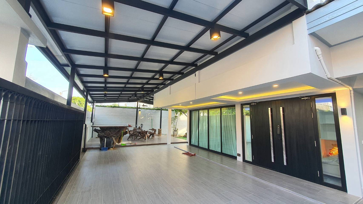 บ้านเดี่ยว 2 ชั้น รีโนเวทใหม่ สไตล์โมเดิร์น ทำเลดี ให้เช่า ย่านลาดพร้าว-โชคชัย4 ใกล้โรงพยาบาลเปาโล โชคชัย 4 เพียง 2 กม. Loading...