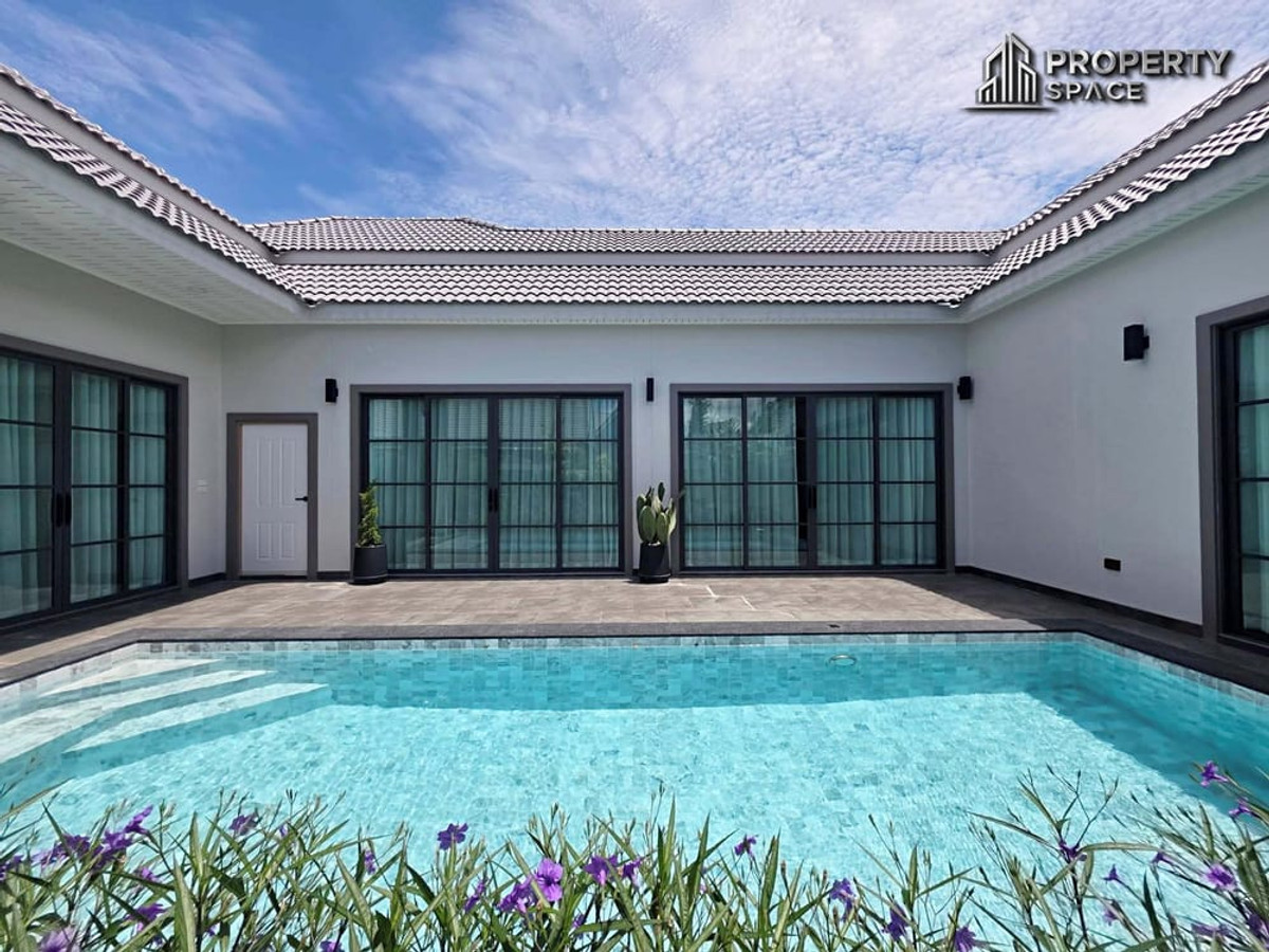 Tropical Style 3-Bedroom Private Pool Villa in Siam Country Club Pattaya For Sale Loading...