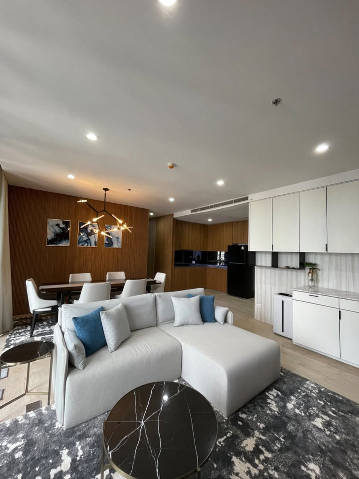 For RentCondoWitthayu, Chidlom, Langsuan, Ploenchit : For Rent 2 bedroom in town connect to BTS Ploenchit high floor 