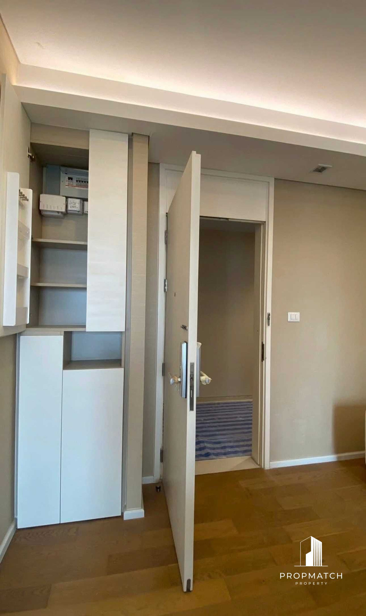 ขายคอนโดลาดพร้าว เซ็นทรัลลาดพร้าว : ✨Flash Deal ✨The Saint Residences ( 1Bed 1Bath 30.57SQM.) พร้อมอยู่ ! เพียง  2,590,000บาท Tel.0981315848 @propmatch