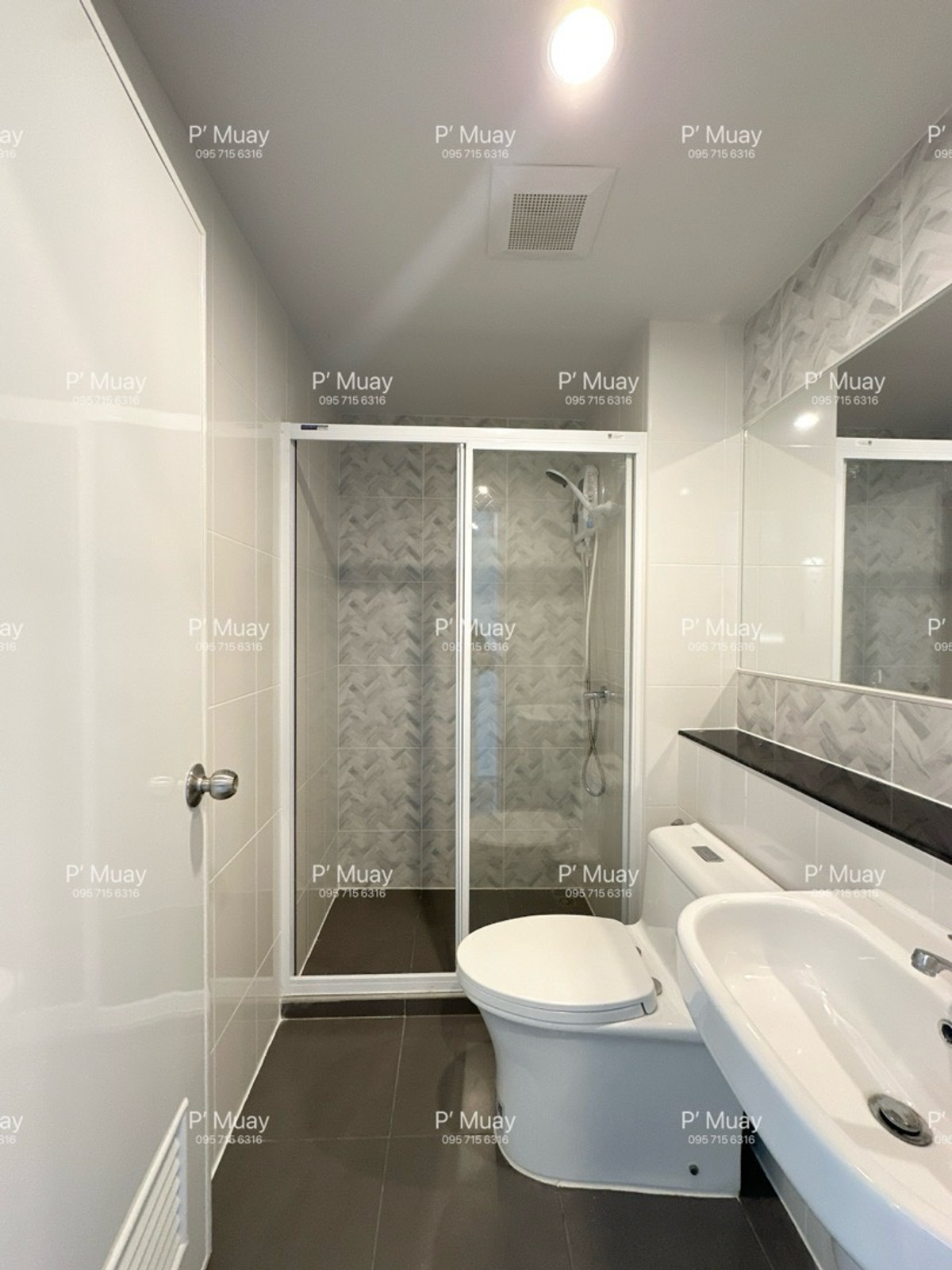 ให้เช่าคอนโดบางนา แบริ่ง ลาซาล : 🎉ให้เช่า ห้องใหม่มือ 1  🎉 💖ไม้ สีเทา💖#RegentHomeBangna ตึก 🅰️ บิ้วอิน สวย🌟 มี Walk-in closet 🌟 📱Digital door lock📱#BTSบางนา เพียง 5 นาที ❤️ค่าเช่า 12,000 บาท