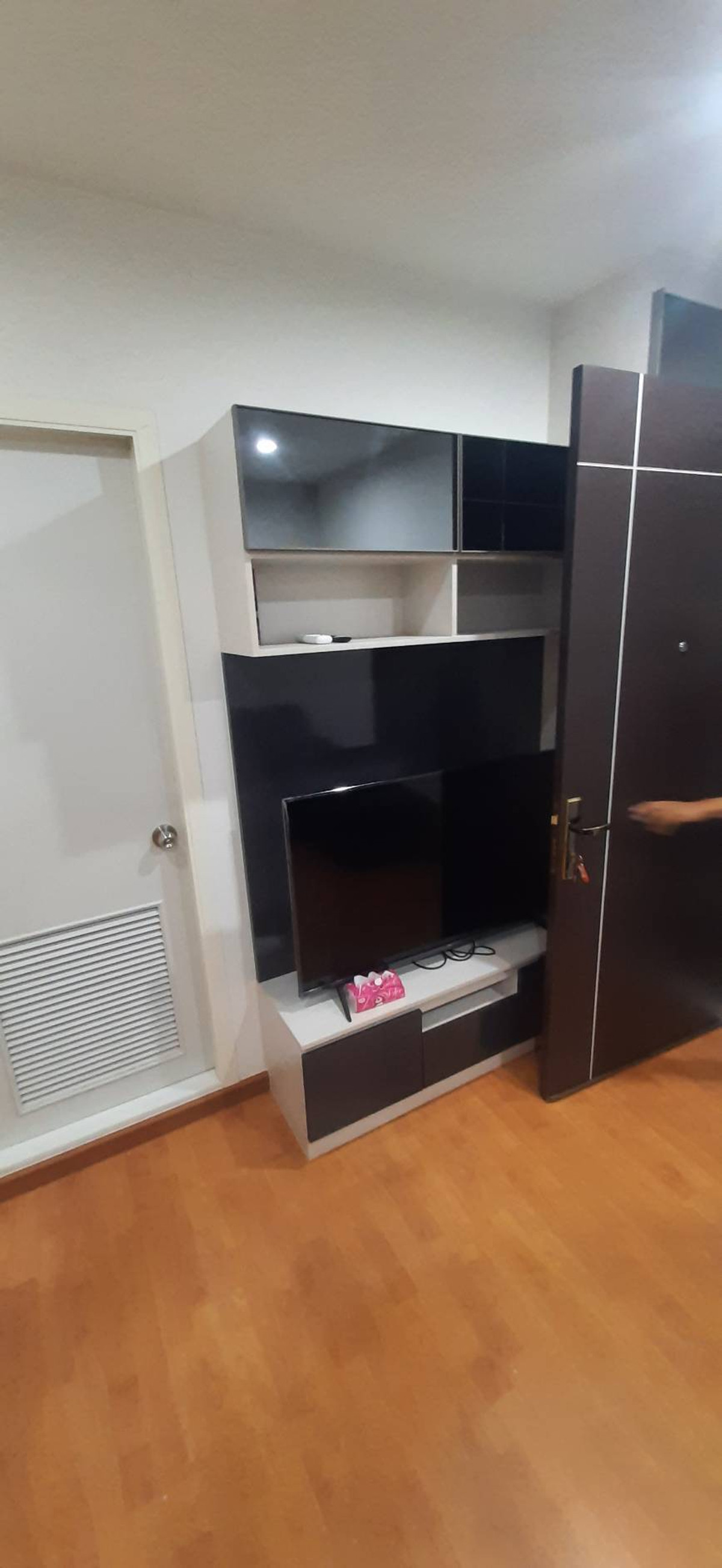 Complete items, laundry included / ready to move in: For rent The President Sukhumvit-Samut Prakan, near BTS Phraeksa 100 m, next to BTS Phraeksa / next to Robinson Department Store / next to Black Market / opposite there is Big C. Loading...