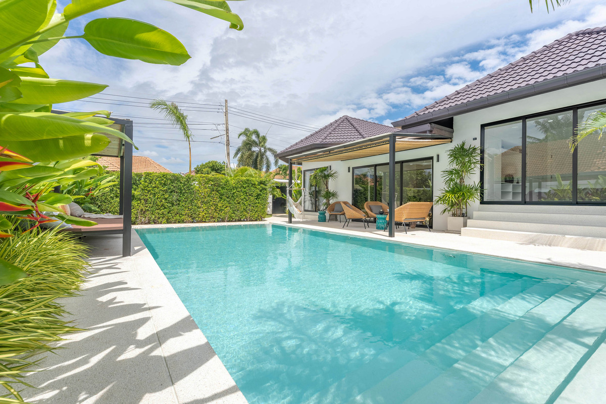 Luxury Designer Pool Villa in Pattaya – Fully Renovated, Ready to Move In, Perfect for Living or Investment, Size 106 sq.wah, usable area 220 sq.m, Price 15.8 MBaht Loading...