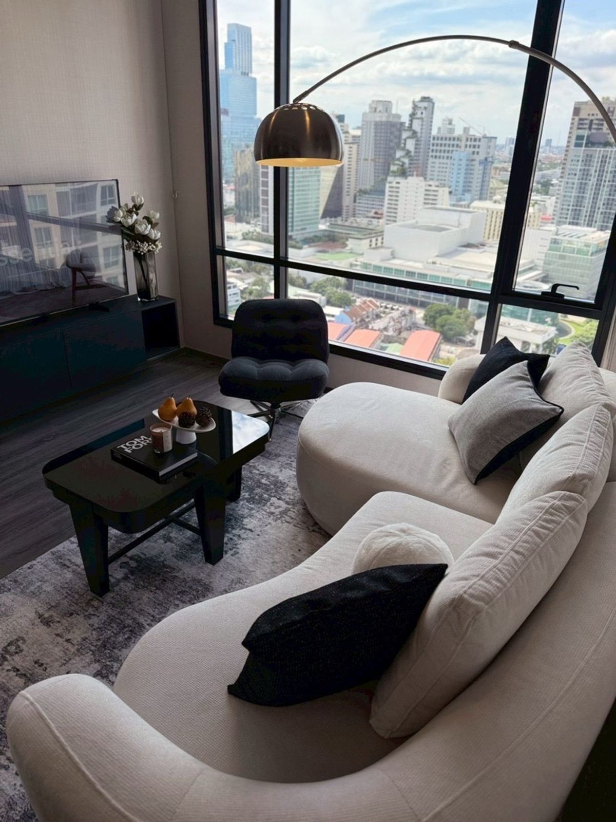 ขายคอนโดราชเทวี พญาไท : For Sale ขายห้องตัวอย่าง Ideo Mobi Rangnam รางน้ำ 2 bed 1 bath 49.72 sq.m ราคา 7,690,000 บาท 