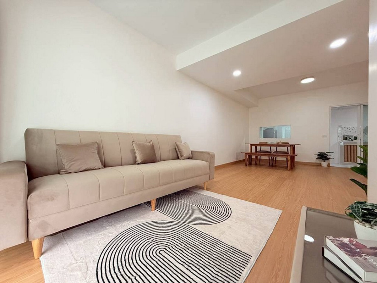 2-story townhouse for sale, The Colors Leisure Bangna, KM.10, near Mega Bangna Mall, in Soi Mahachai, Bang Phli Yai, Bang Phli, near the expressway. Loading...
