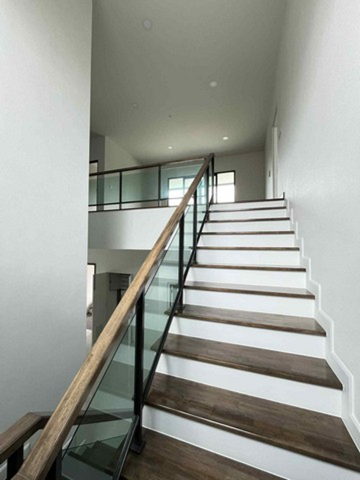 ขายบ้านแจ้งวัฒนะ เมืองทอง : ขายบ้านเดี่ยว THE CITY ดอนเมือง แจ้งวัฒนะ ที่ดิน 106.8 ตารางวา พื้นที่ใช้สอย 416 ตร.ม. 5 ห้องนอน 6 ห้องน้ำ