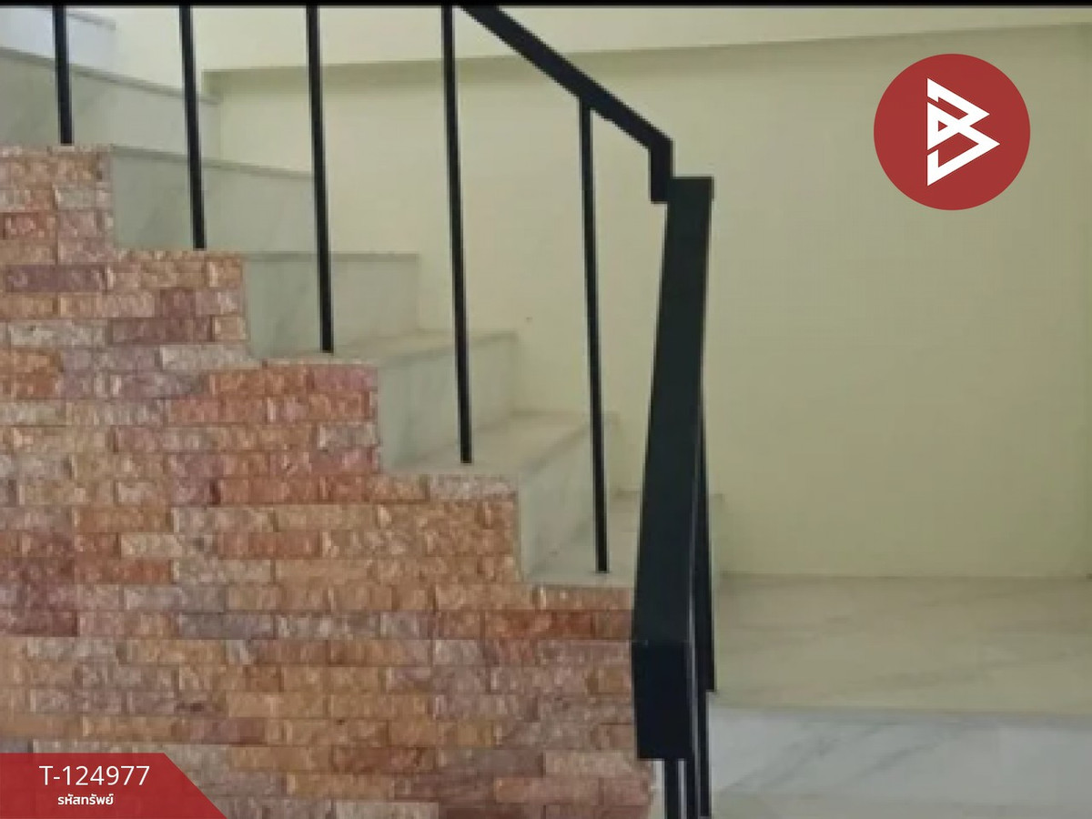 Commercial building for sale, 3 floors, area 16.6 sq m, Chanthanimit, Chanthaburi. Loading...