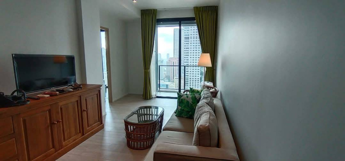 For SaleCondoSilom, Saladaeng, Bangrak : Hot Deal! The cheapest condo for sale near Bangkok Christian College.🏆🏆The Lofts Silom By Jinyanaz 🥇🥇
