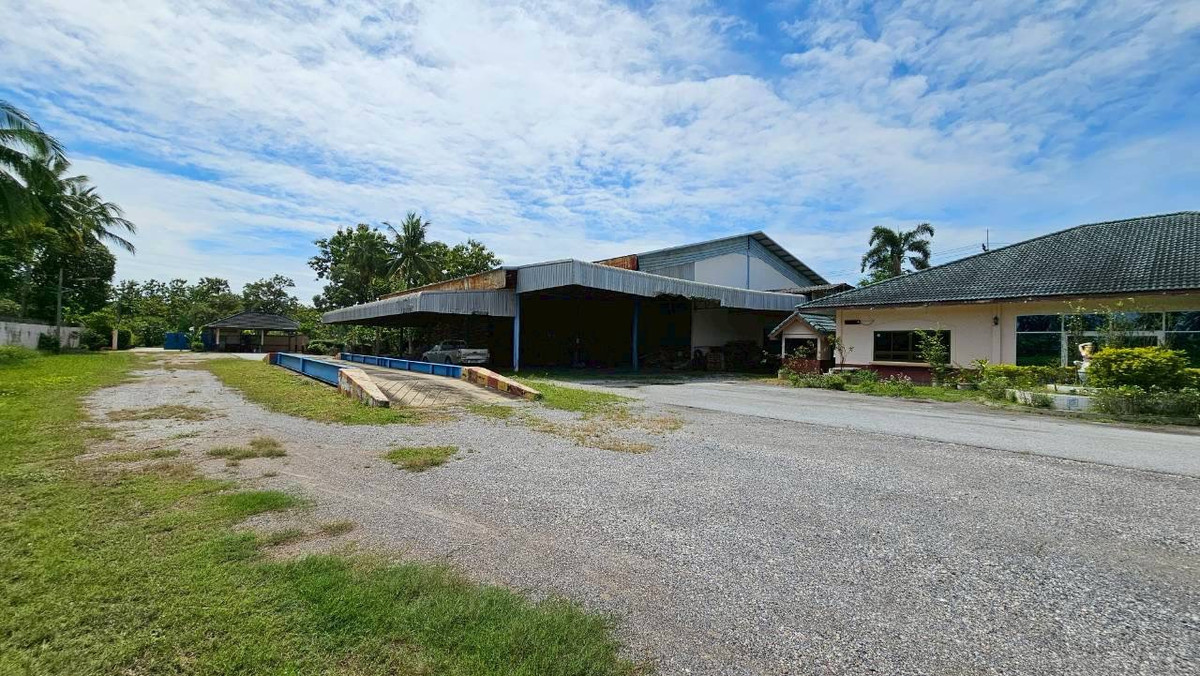 For SaleFactoryKanchanaburi : Fertilizer factory for sale Comes with a R.N.4 license that is legal. Complete with a complete set of machinery + specialized fertilizer production formula Able to continue business immediately
