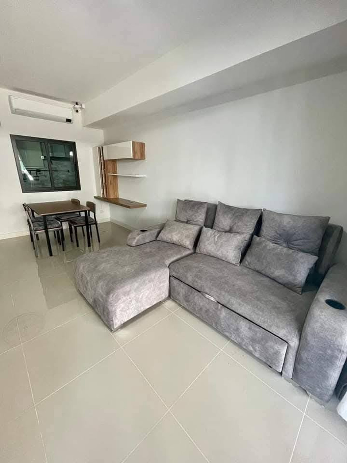 2-story townhome with furniture, beautifully decorated, for rent in Bangna-Bang Phli area. Near Mega Bangna, only 2 km. Loading...