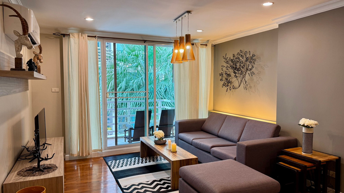 ให้เช่าคอนโดนานา : For Rent: Baan Siri Sukhumvit 10 – 2BR, 90 SQM, Fully Furnished