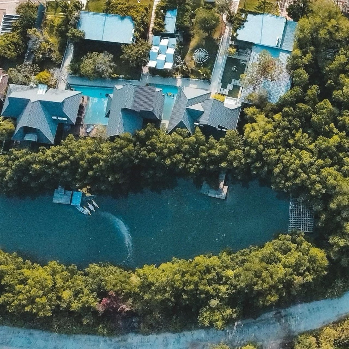 For RentCha-am Phetchaburi : Providing a superior experience with Villa Resort. Phetchaburi seaside, all 3 private houses, ready for you to rent today.