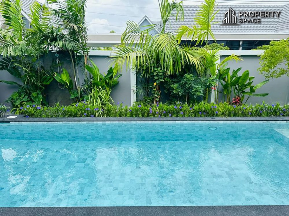 Tropical Style 3-Bedroom Private Pool Villa in Siam Country Club Pattaya For Sale Loading...