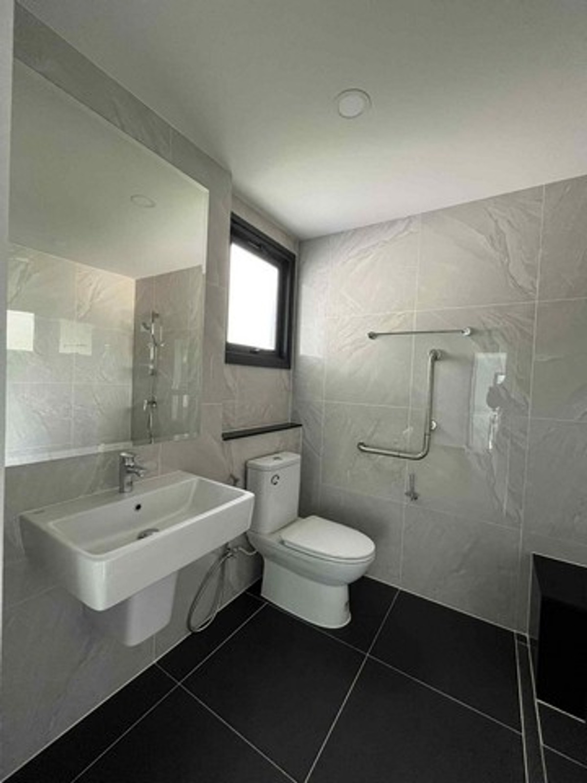 ขายบ้านแจ้งวัฒนะ เมืองทอง : ขายบ้านเดี่ยว THE CITY ดอนเมือง แจ้งวัฒนะ ที่ดิน 106.8 ตารางวา พื้นที่ใช้สอย 416 ตร.ม. 5 ห้องนอน 6 ห้องน้ำ