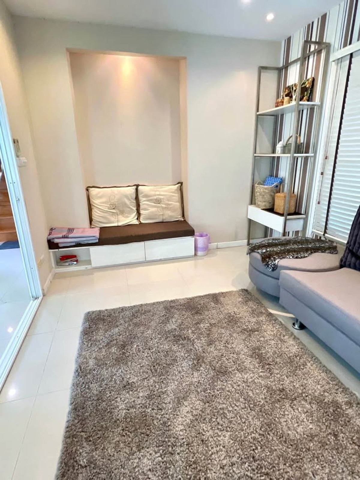 2-story house with furniture, beautifully decorated, for rent in Lat Krabang-Romklao area, near Big C, Food Place, Romklao Housing Estate. Loading...