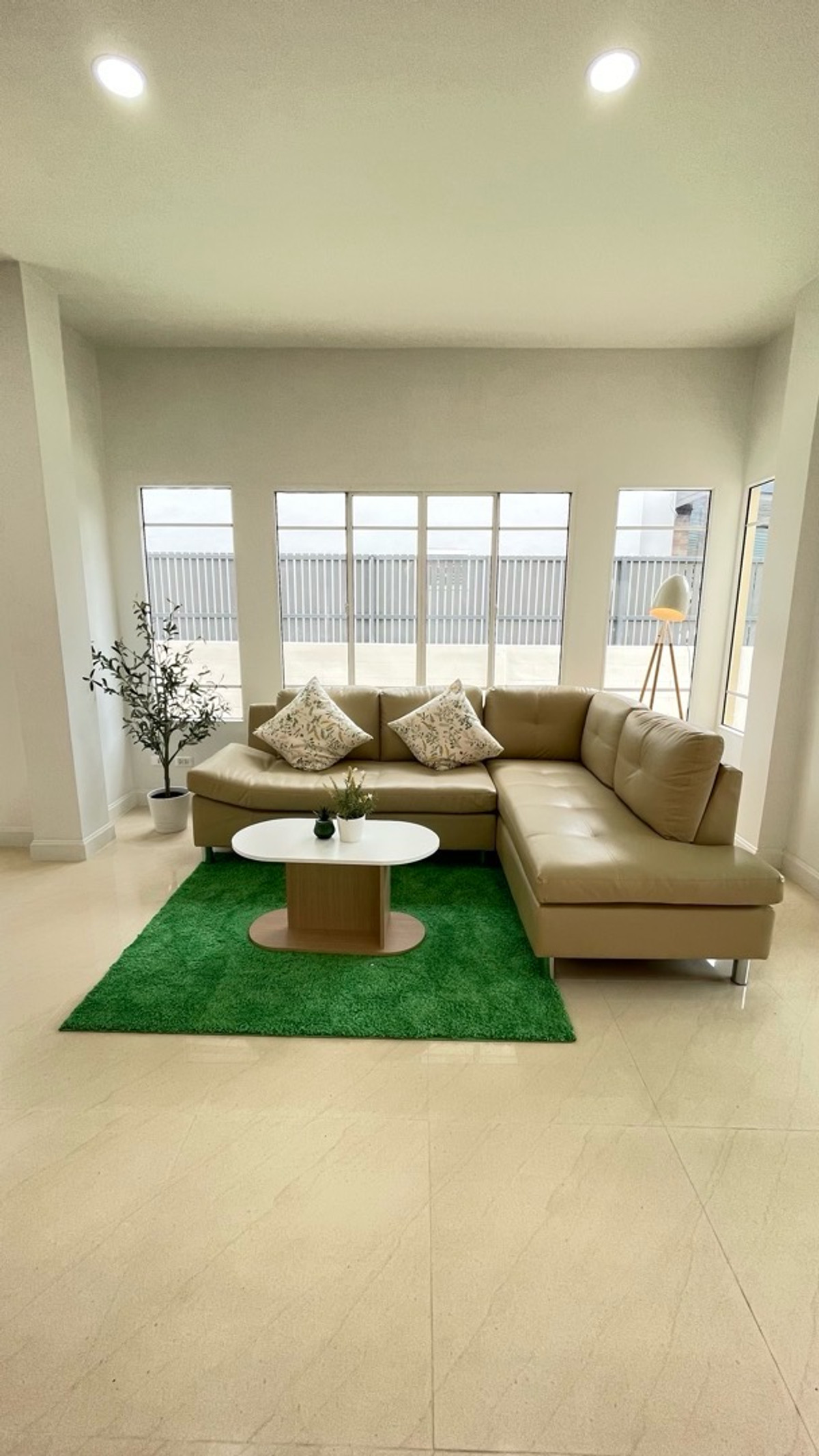 Beautiful detached house for sale with swimming pool Promptpat 1 Project near Satit Pattana Panyainthra School Loading...