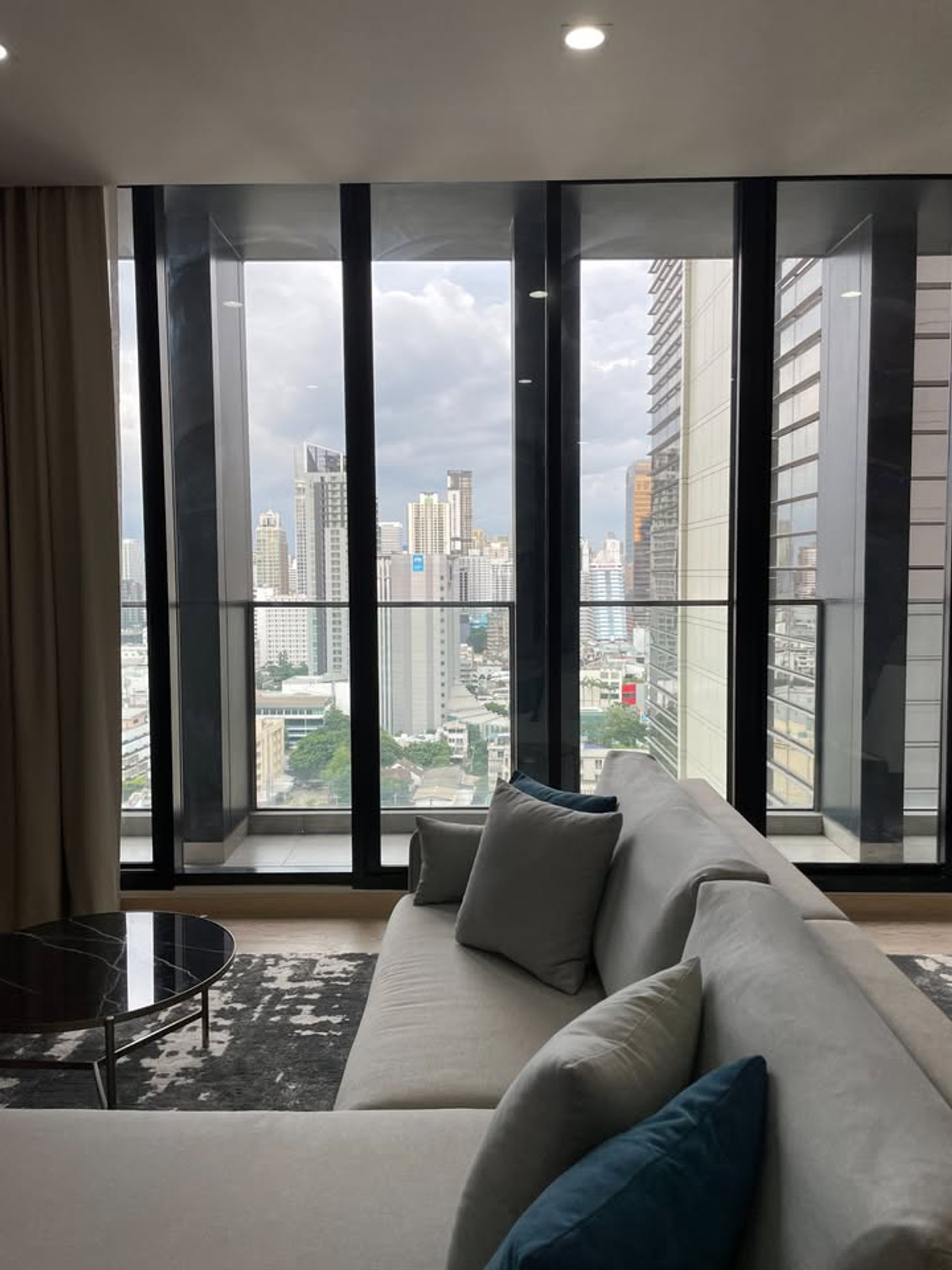 For Rent 2 bedroom in town connect to BTS Ploenchit high floor  Loading...