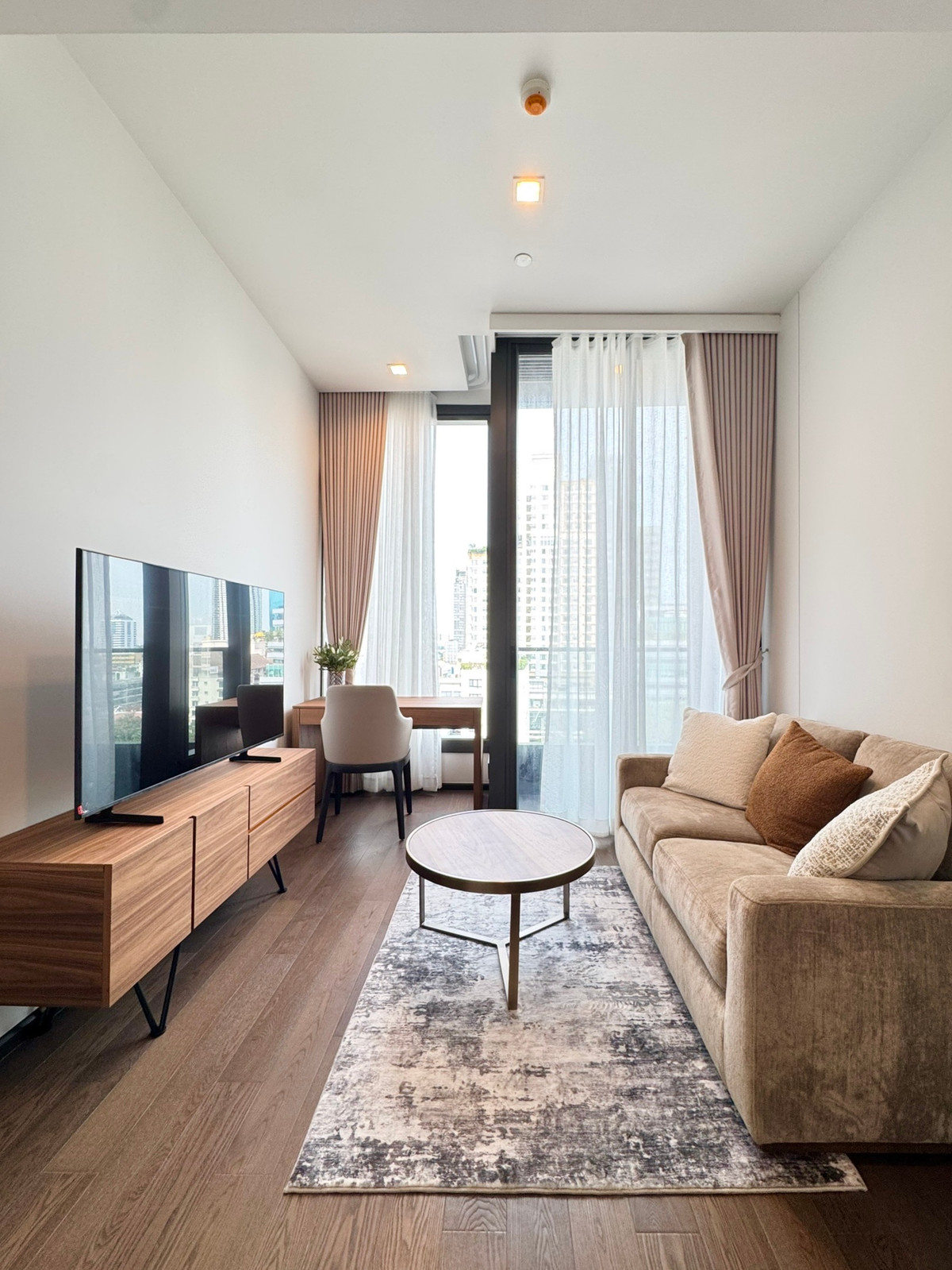 ให้เช่าคอนโดสุขุมวิท อโศก ทองหล่อ : 🚀 AESTIQ ทองหล่อ - 35ตรม. เลี้ยงน้องได้ 1นอน1น้ำ วิวสวย  092-545-6151 (ทิม)