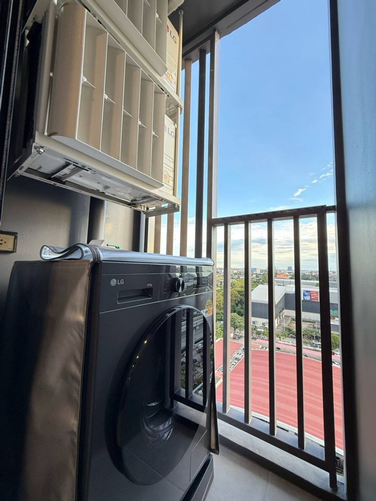 For RentCondoSamut Prakan,Samrong : Condo for rent: Origin Plug and Play Srinakarin, near JAS Urban Srinakarin, just 1 minute.