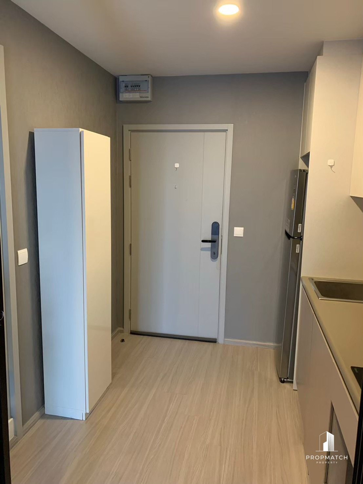 ✨Flash Deal ✨Aspire Asoke-Ratchada ( Studio Bed 1Bath 26SQM.) พร้อมอยู่ ! เพียง  2,550,000บาท Tel.0981315848 @propmatch Loading...