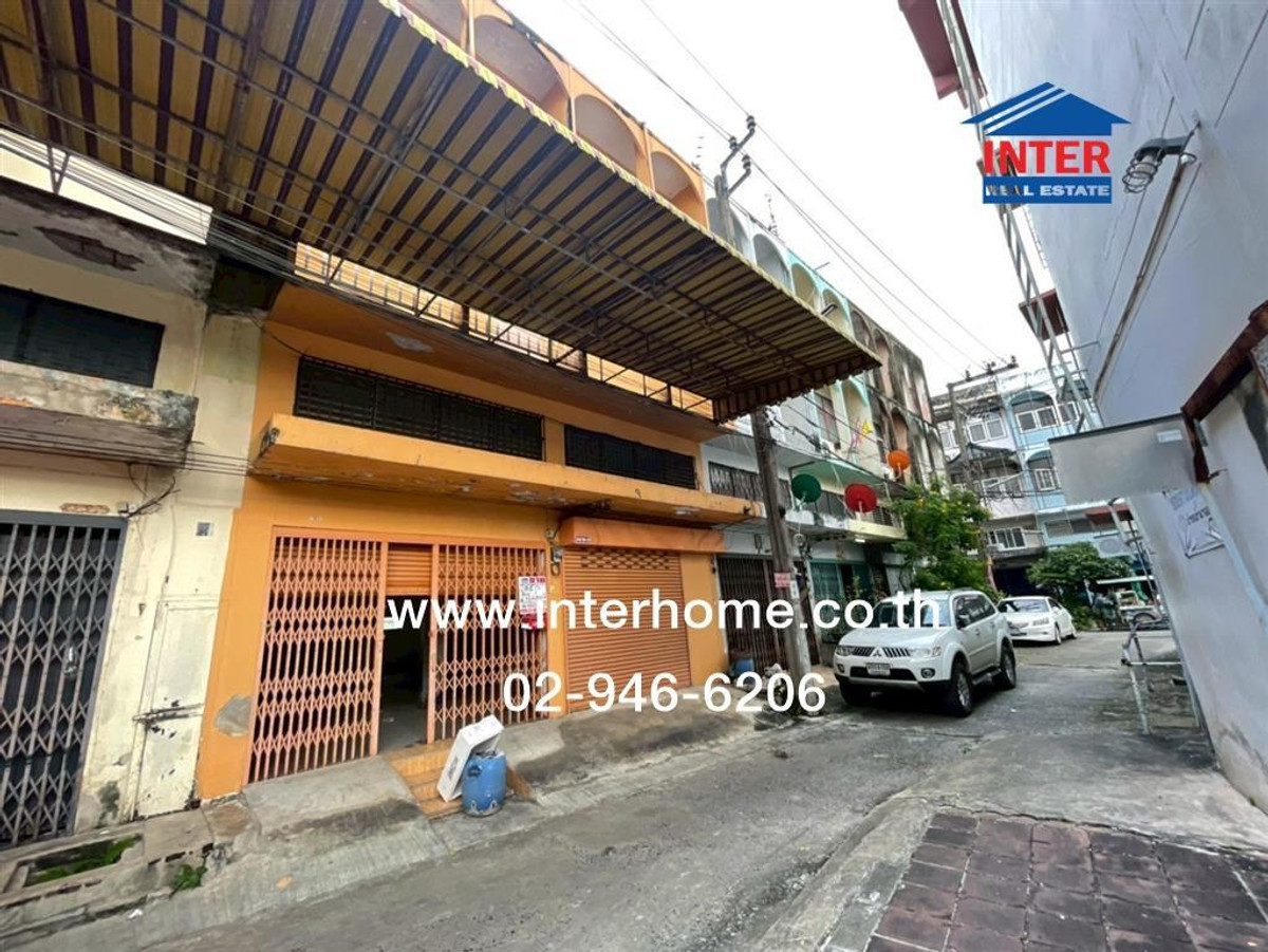 For SaleShop HouseKasetsart, Ratchayothin : Commercial building, 3.5 floors, 26 sq m, commercial building, Soi Phahonyothin (Soi Chokdee 1), Phahonyothin Road, Bang Khen District, Bangkok.