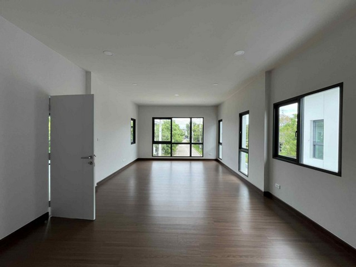 ขายบ้านแจ้งวัฒนะ เมืองทอง : ขายบ้านเดี่ยว THE CITY ดอนเมือง แจ้งวัฒนะ ที่ดิน 106.8 ตารางวา พื้นที่ใช้สอย 416 ตร.ม. 5 ห้องนอน 6 ห้องน้ำ