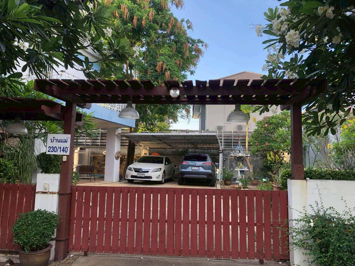 Cheapest in this area!! 2-story detached house, Noble Home Village, Bang Phli, prime location, near shopping malls, expressway, Suvarnabhumi Airport. Loading...