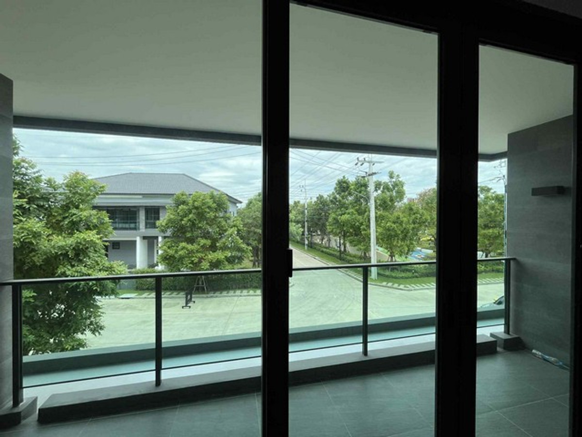 ขายบ้านแจ้งวัฒนะ เมืองทอง : ขายบ้านเดี่ยว THE CITY ดอนเมือง แจ้งวัฒนะ ที่ดิน 106.8 ตารางวา พื้นที่ใช้สอย 416 ตร.ม. 5 ห้องนอน 6 ห้องน้ำ