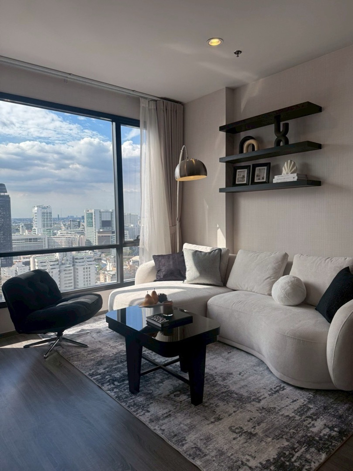 For Sale ขายห้องตัวอย่าง Ideo Mobi Rangnam รางน้ำ 2 bed 1 bath 49.72 sq.m ราคา 7,690,000 บาท  Loading...