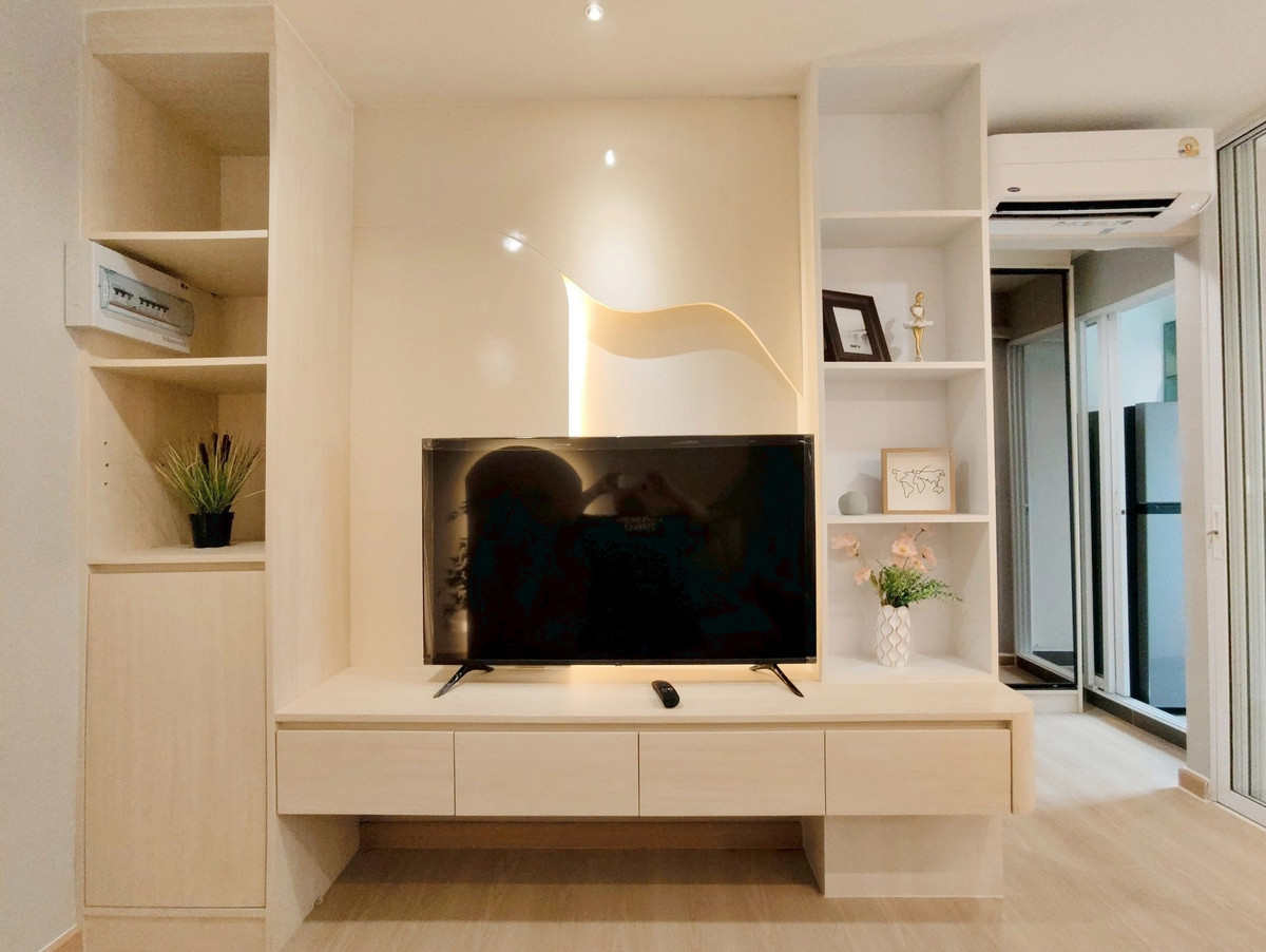 9th floor condo with furniture, beautifully decorated, for rent in Rangsit-Pathum Thani area. Near Thammasat University, Rangsit Center, only 100 meters. Loading...