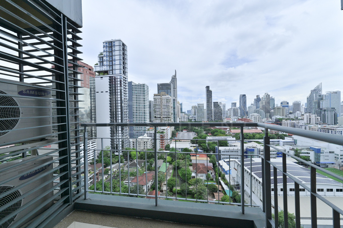 Duplex ของจริง ! ห้องสวยมาก ! ไกล้รถไฟฟ้า เดินทางสะดวก แค่อยู่วิลล่า อโศก Loading...