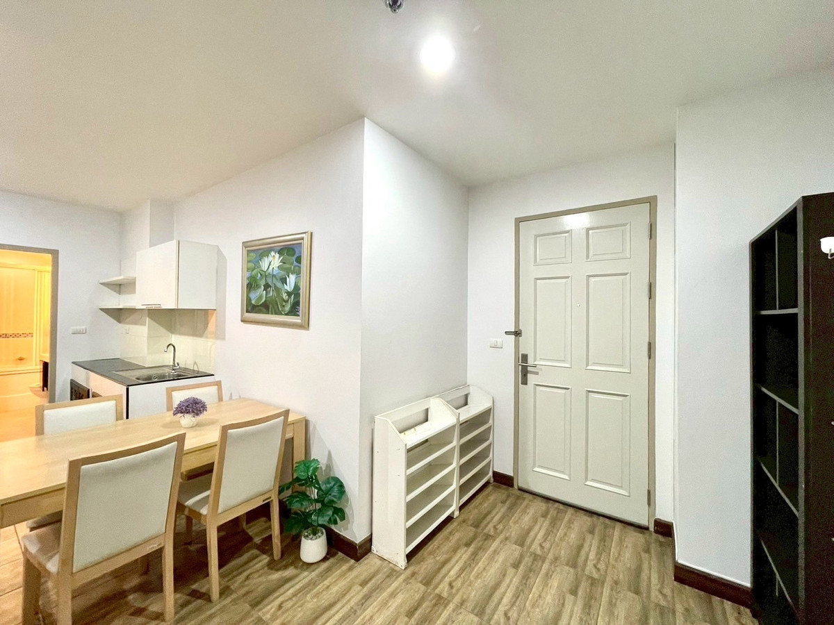 For SaleCondoRatchadapisek, Huaikwang, Suttisan : 2 bedrooms, 2 bathrooms, looking down, next to Huai Khwang MRT! ☄️Life@Ratchada-Huai Khwang, size 55 sq m, only 5.XX million ☄️ Very good value, can make an appointment to view 📞081-152-6154 Ya (Agent), location in the heart of a non-sleeping area.