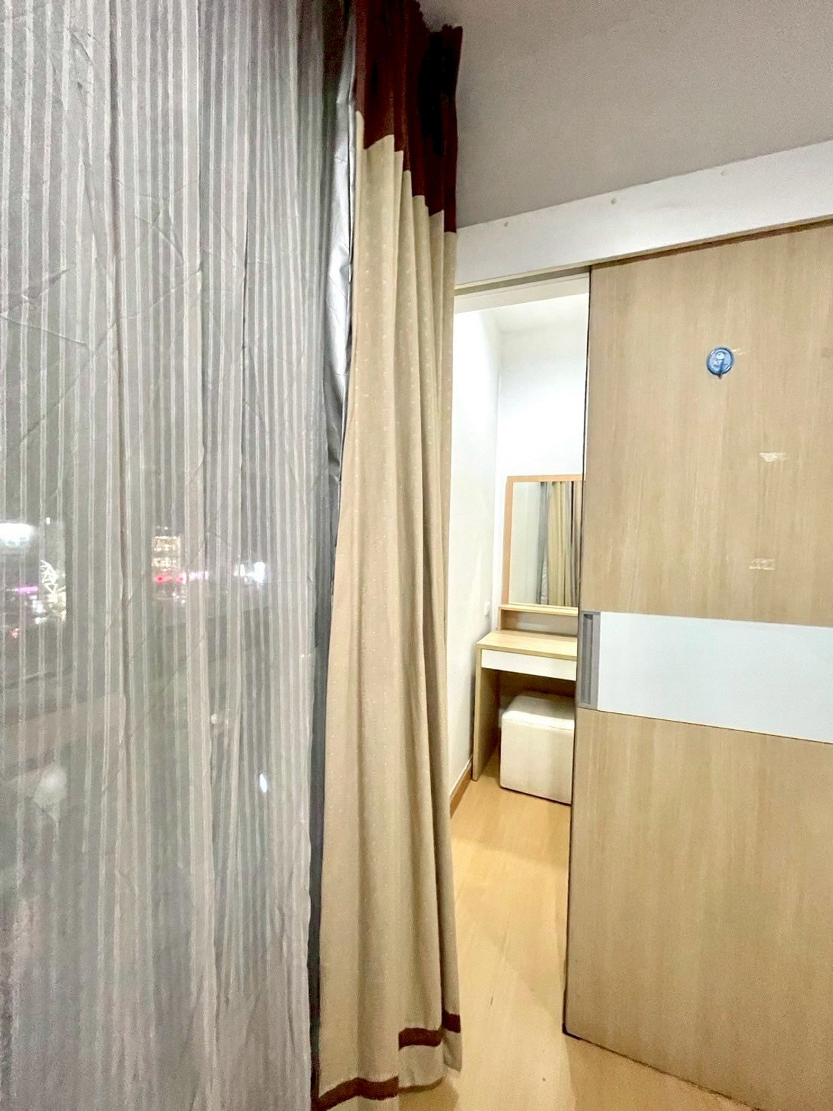 For SaleCondoRatchadapisek, Huaikwang, Suttisan : 2 bedrooms, 2 bathrooms, looking down, next to Huai Khwang MRT! ☄️Life@Ratchada-Huai Khwang, size 55 sq m, only 5.XX million ☄️ Very good value, can make an appointment to view 📞081-152-6154 Ya (Agent), location in the heart of a non-sleeping area.